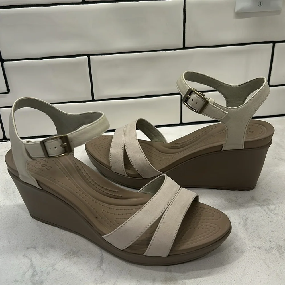 Crocs Womens Leigh II Ankle Strap Wedge Sandals Size 10 Light Beige